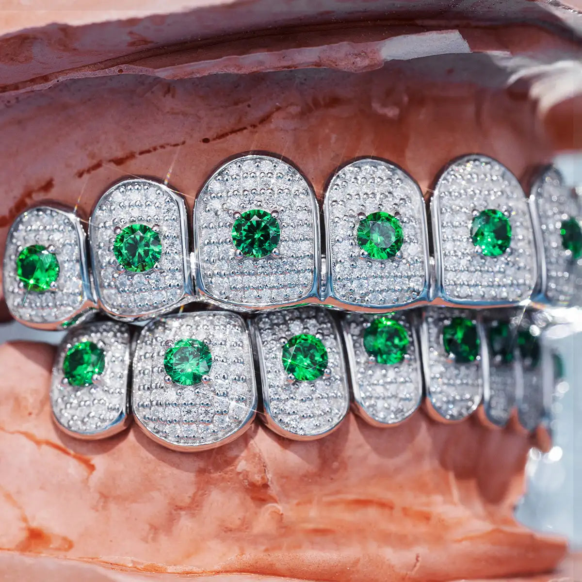 CUSTOM GREEN GEMSTONE GRILLZ