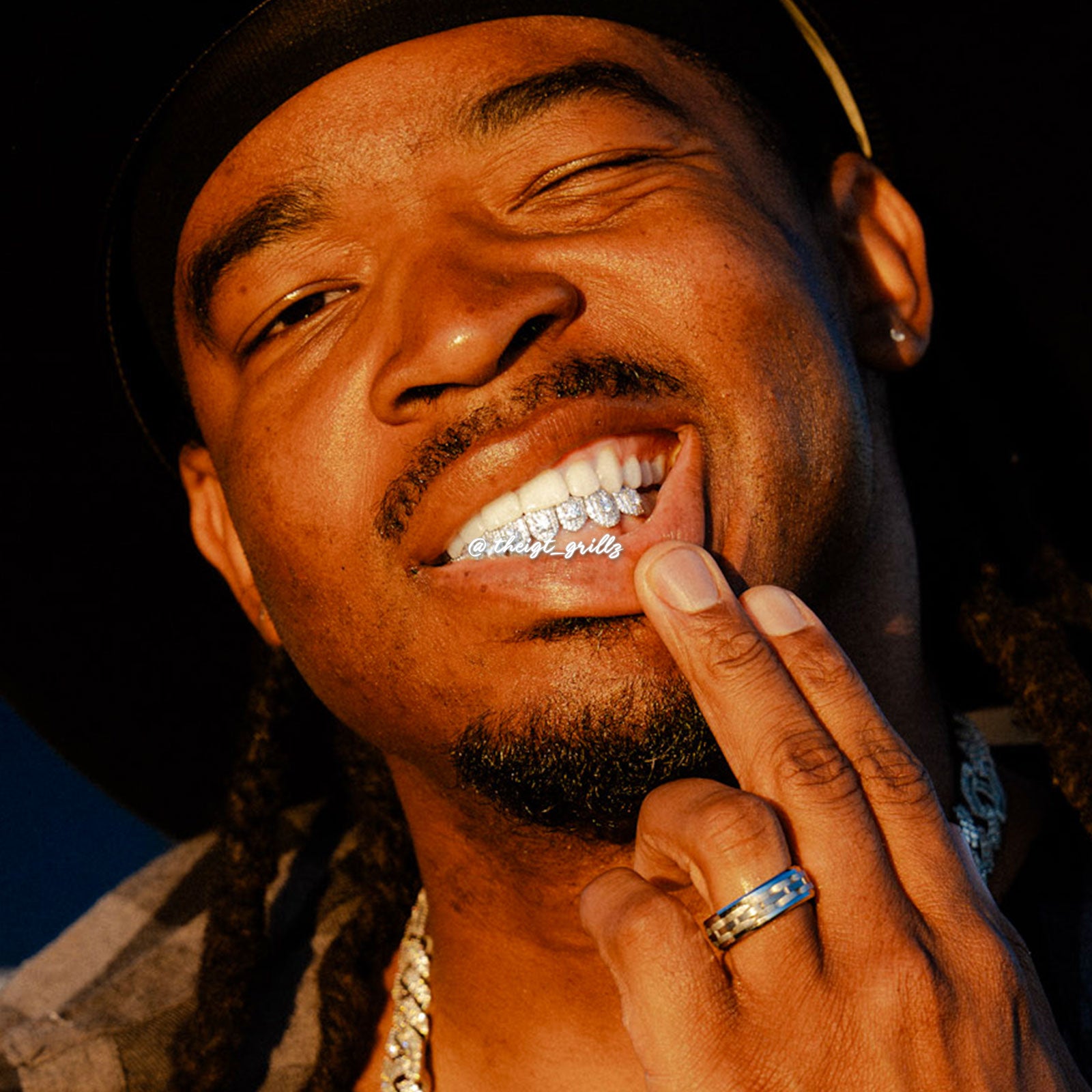 16 Pointer Stone On Center Moissanite Diamond Grillz