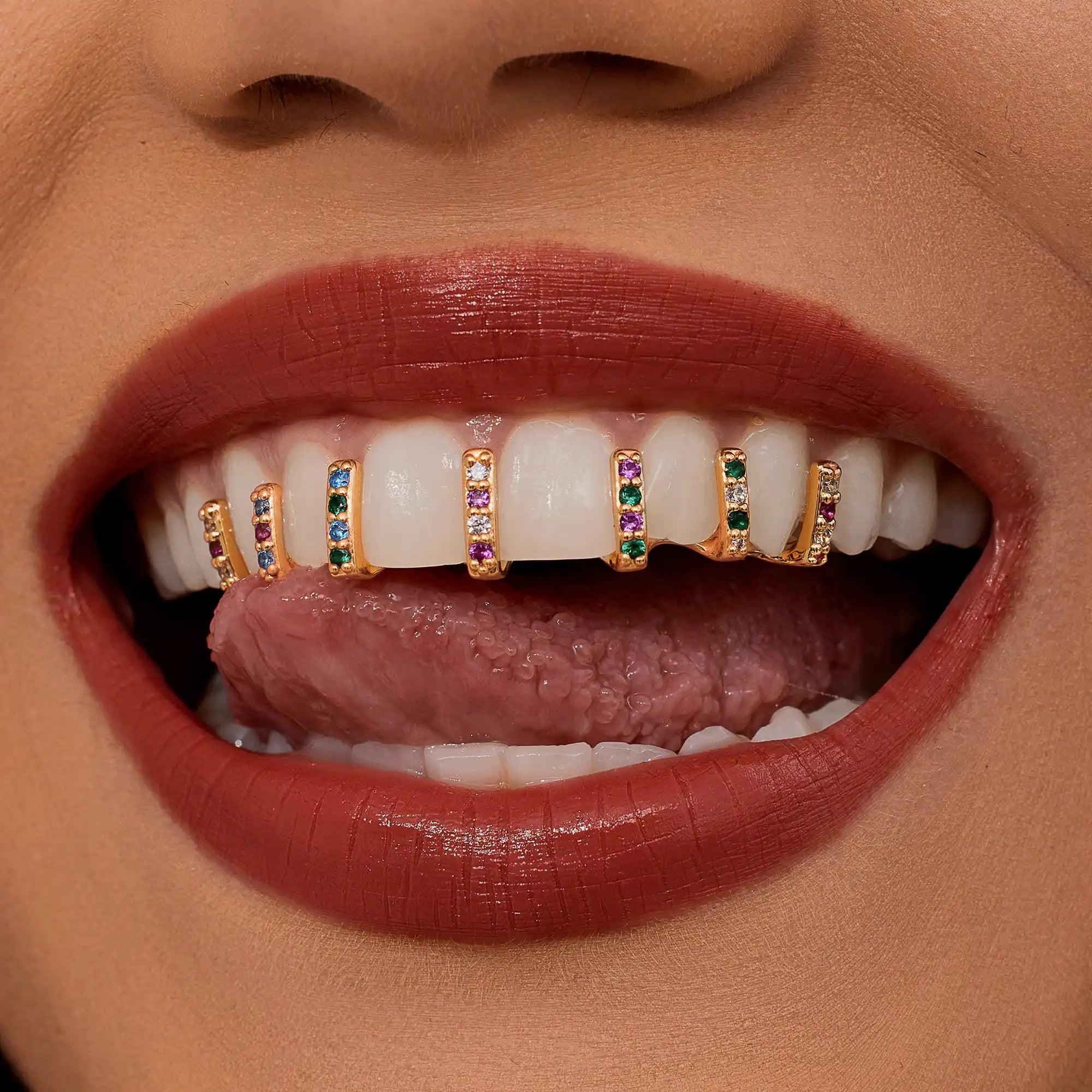 SINGLE ROW DIAMOND BAR GRILLZ