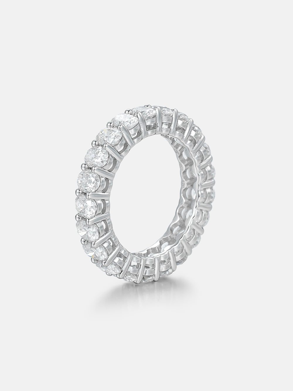 4mm Single Row Oval Moissanite Ring