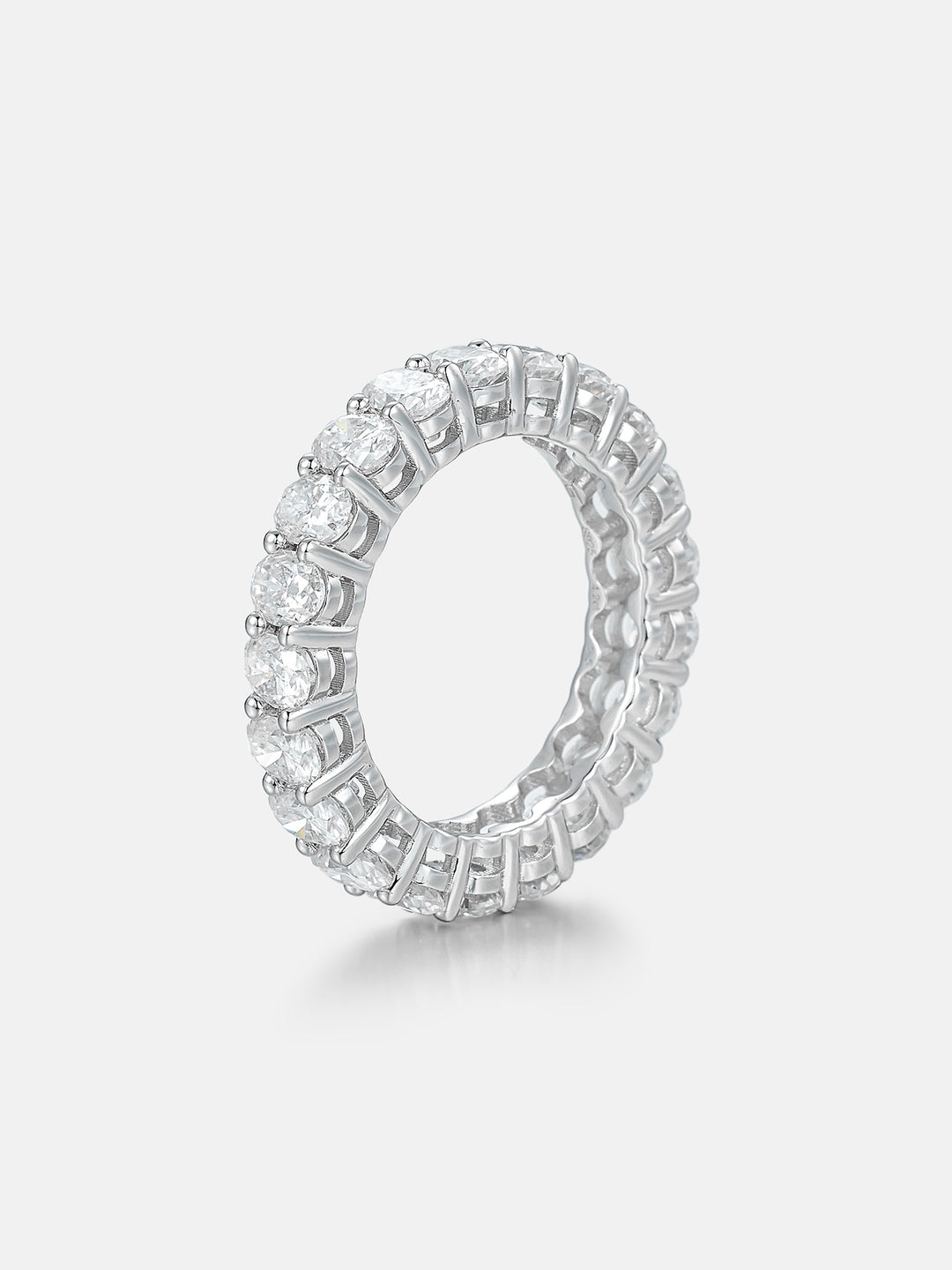 4mm Single Row Oval Moissanite Ring