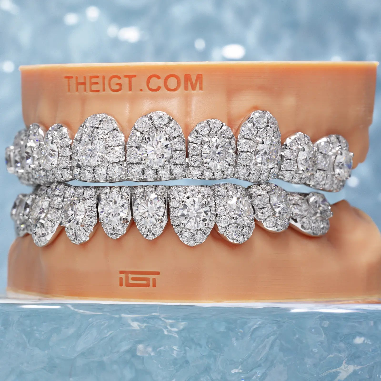 50 Pointer Stone On Center Moissanite Diamond Grillz