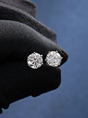 Round Cut Moissanite Earring