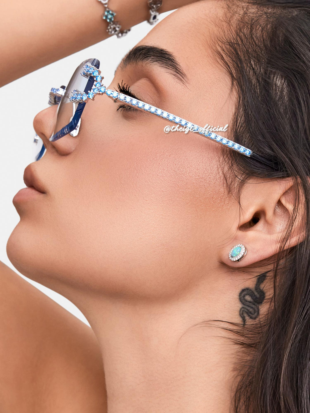 Blue Gem Classic C Sunglasses In White Gold