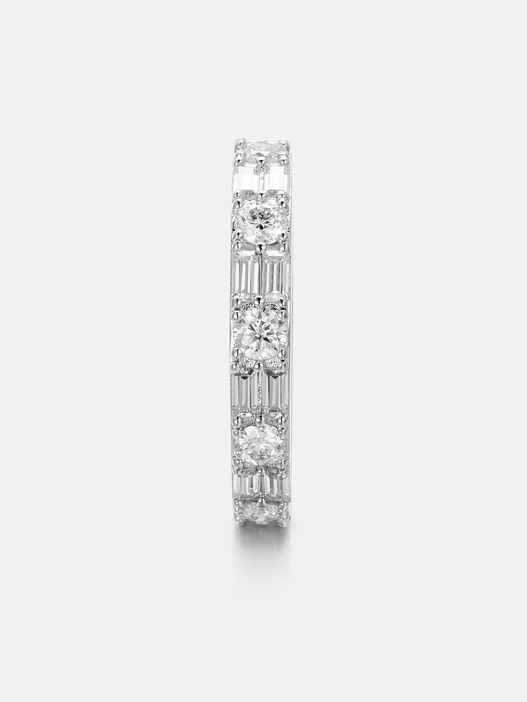 Round cut & Alternating Straight Baguette Moissanite Ring