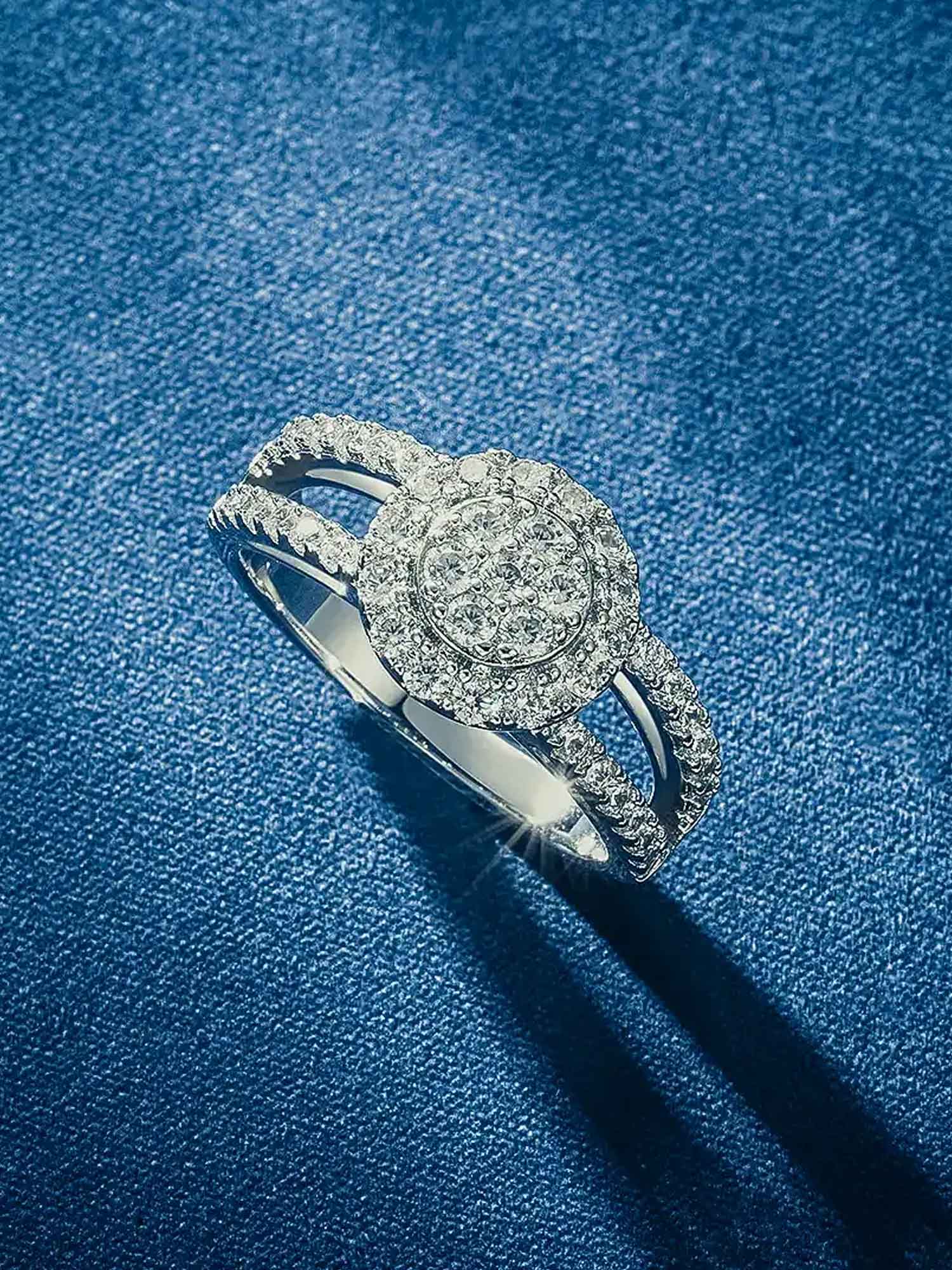 Lovebright Moissanite Engagement Ring