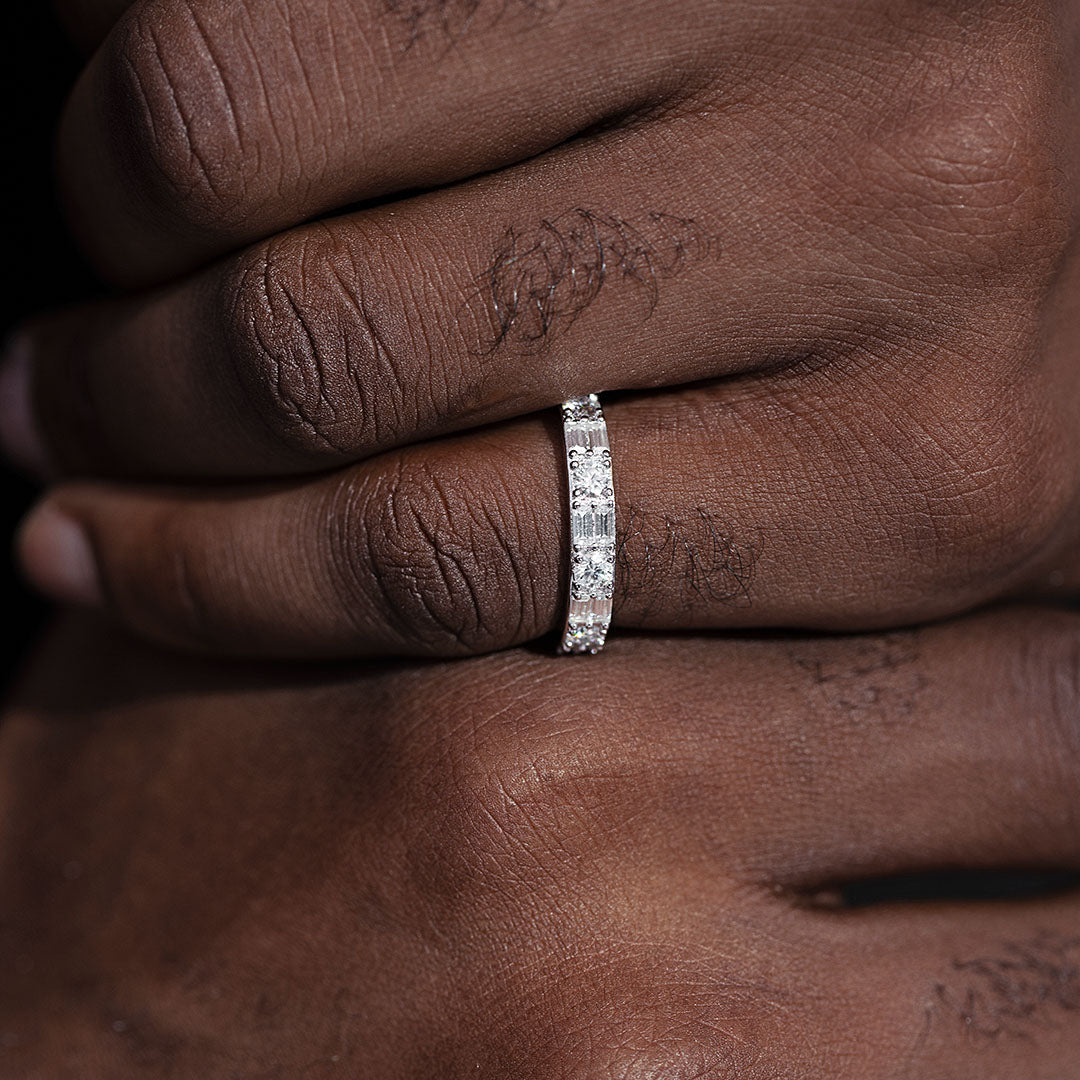 Round cut & Alternating Straight Baguette Moissanite Ring